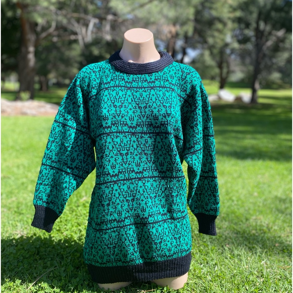 Vintage  Universal ~ Women’s medium green black long sweater